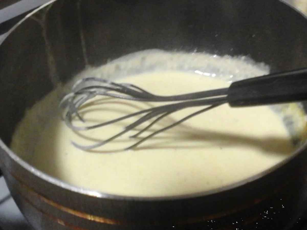 Champignonbuletten mit Rahmsauce, Blumenkohl und Pellkartoffeldrillingen - Rezept - Bild Nr. 9