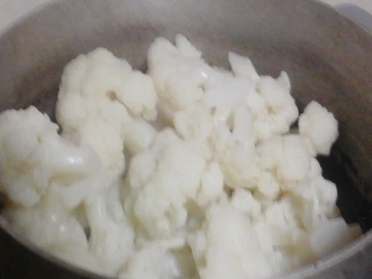 Champignonbuletten mit Rahmsauce, Blumenkohl und Pellkartoffeldrillingen - Rezept - Bild Nr. 10