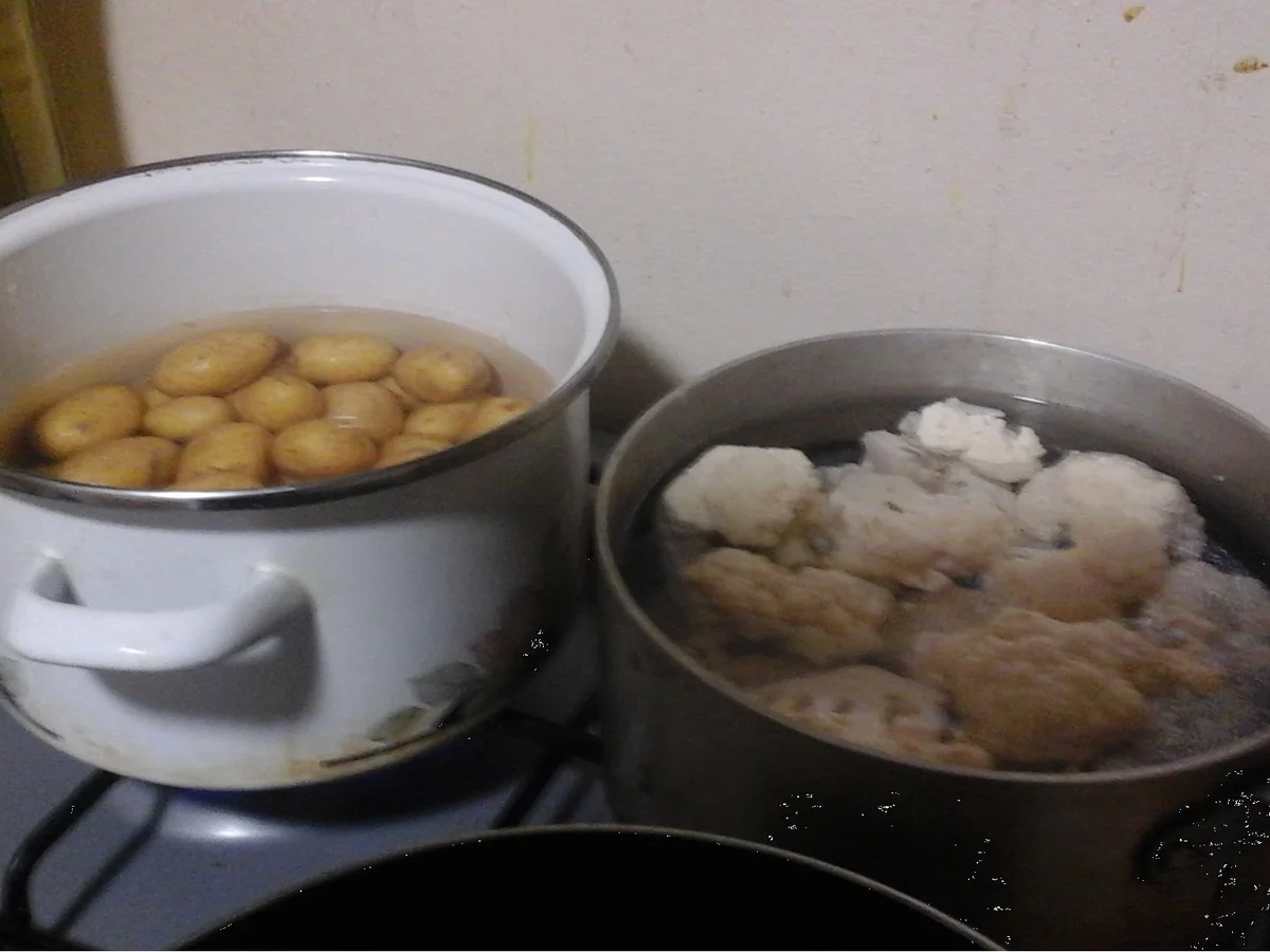 Champignonbuletten mit Rahmsauce, Blumenkohl und Pellkartoffeldrillingen - Rezept - Bild Nr. 11