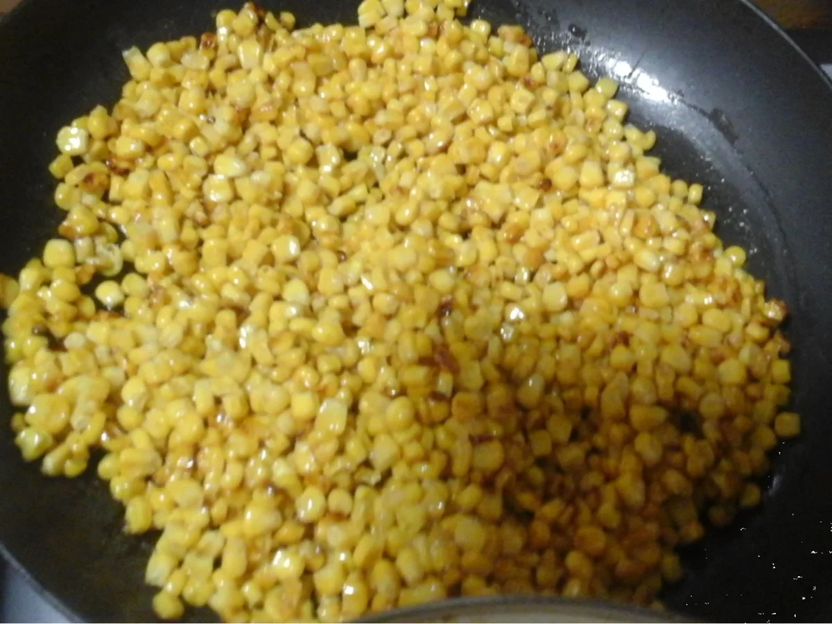 Gekochte Eier in Petersiliensauce mit gebratenen Buttermais und Pellkartoffeldrillingen - Rezept - Bild Nr. 7