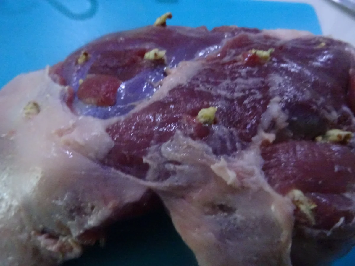 Lammkeule mit Gemüse und Rosmarin-Drillingen - Rezept - Bild Nr. 9539