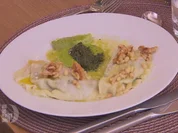 Ravioli mit Spinat-Ricotta Füllung in einem Traum von Salbei, Walnuss und Pinienkern - Rezept - Bild Nr. 2