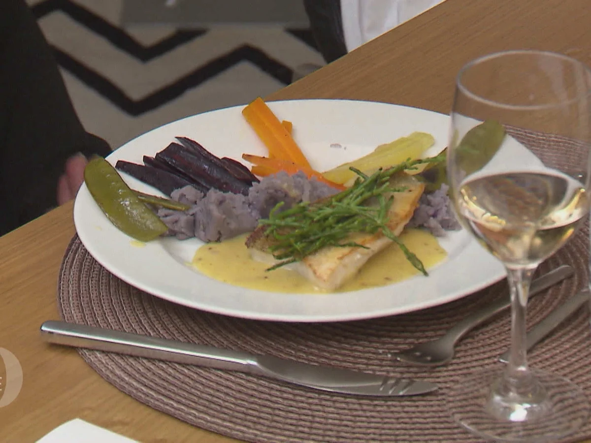 Rezept: Zander auf der Haut gebraten in einem leckeren Senfsösschen Bild Nr. 2 Zander auf der Haut gebraten in einem leckeren Senfsösschen - Rezept - Bild Nr. 2