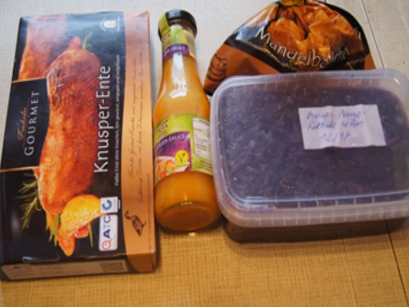 Rezept: Knusper-Ente mit Mandelbällchen und Ananas-Mango-Rotkohl Bild Nr. 3 Knusper-Ente mit Mandelbällchen und Ananas-Mango-Rotkohl - Rezept - Bild Nr. 3