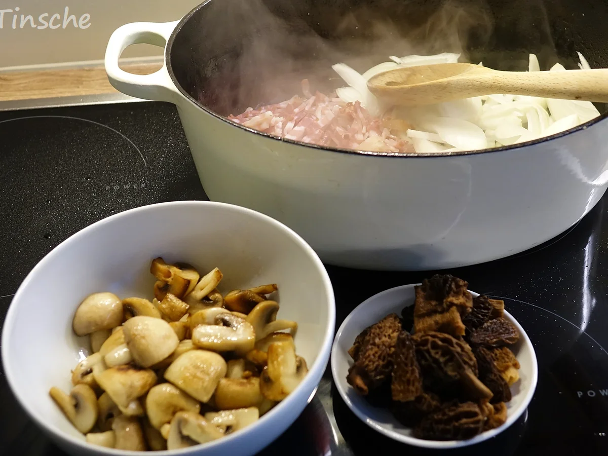 Rezept: Ochsenbäckchengulasch in Champignon-Morchelrahm Bild Nr. 3 Ochsenbäckchengulasch in Champignon-Morchelrahm - Rezept - Bild Nr. 3