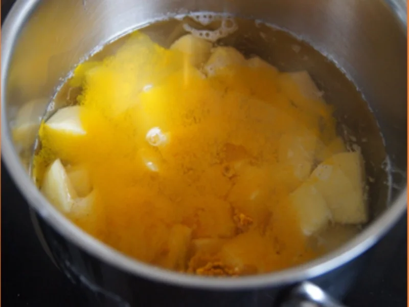 Rezept: Fränkische Bratwurstschnecke mit Röstzwiebeln, Kartoffelstampf und Ananas-Mango-Rotkohl Bild Nr. 13 Fränkische Bratwurstschnecke mit Röstzwiebeln, Kartoffelstampf und Ananas-Mango-Rotkohl - Rezept - Bild Nr. 13