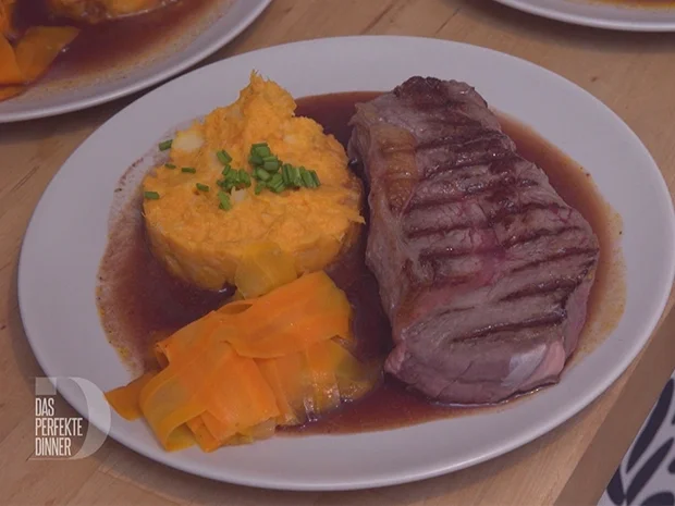 Rezept: Bison-Roastbeef mit Süsskartoffel-Pastinaken-Stampf und Möhrengemüse Bild Nr. 2 Bison-Roastbeef mit Süsskartoffel-Pastinaken-Stampf und Möhrengemüse - Rezept - Bild Nr. 2