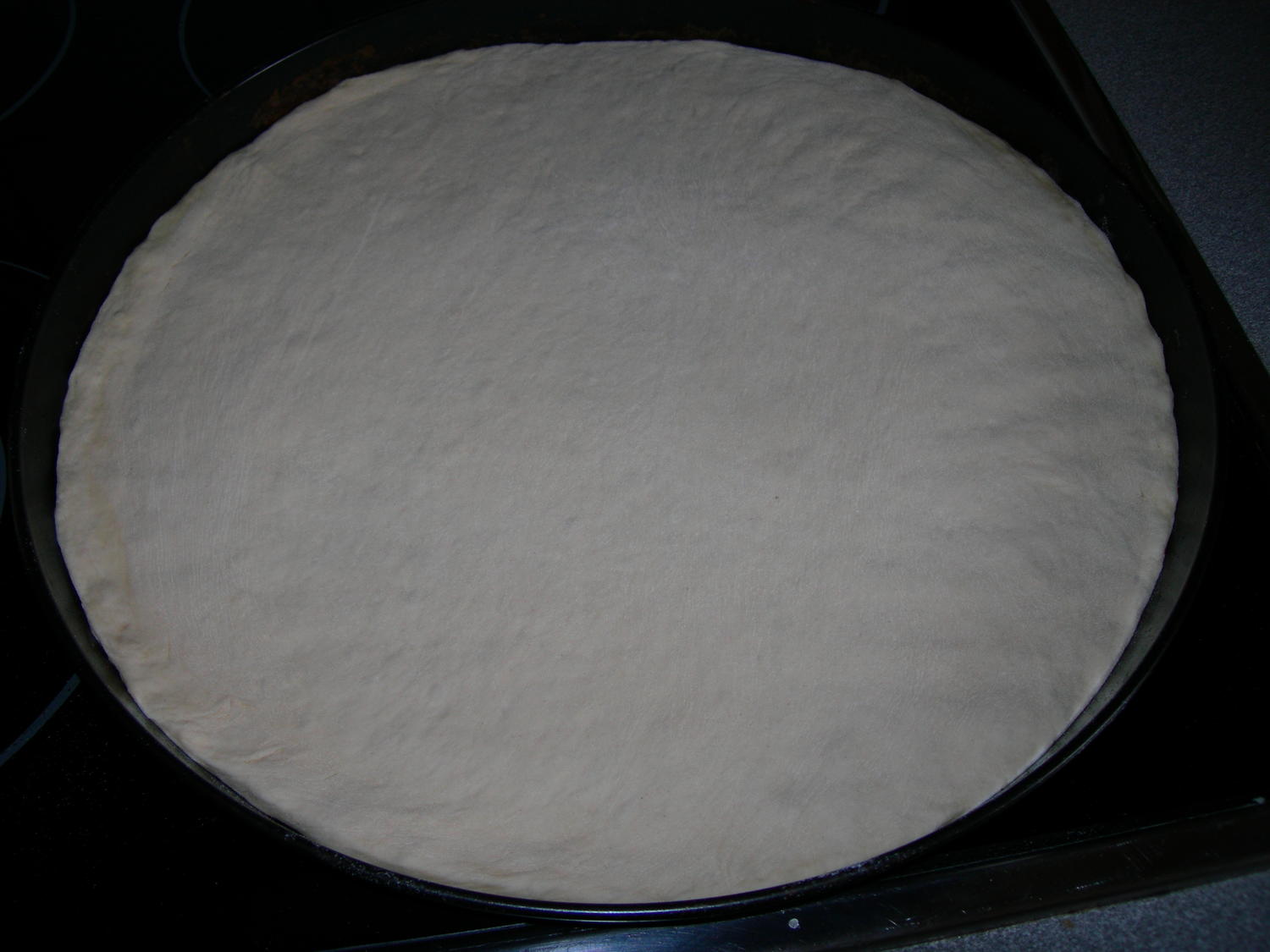 Pizzateig Für 2 Bleche oder 4 Pizzen mit 32cm Durchmesser - Rezept mit ...