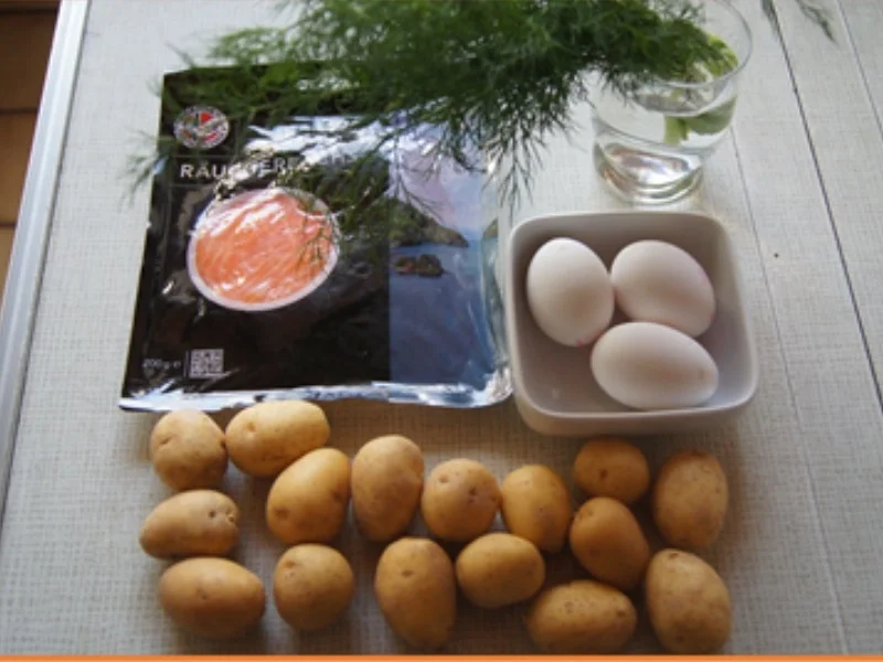 Rezept: Gekochte Eier in Dillsauce mit geräucherten Lachs und Drillingen Bild Nr. 3 Gekochte Eier in Dillsauce mit geräucherten Lachs und Drillingen - Rezept - Bild Nr. 3