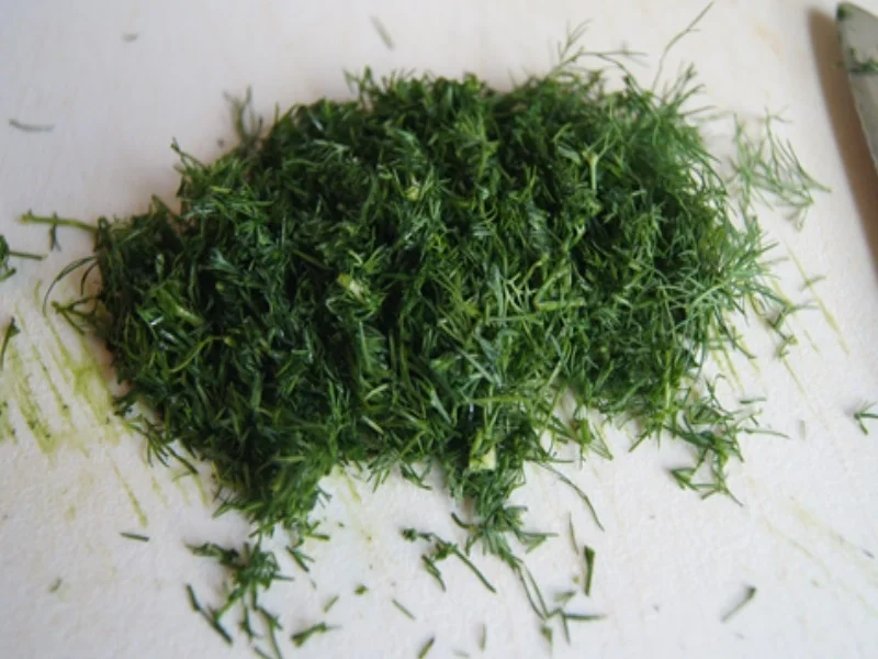 Rezept: Gekochte Eier in Dillsauce mit geräucherten Lachs und Drillingen Bild Nr. 6 Gekochte Eier in Dillsauce mit geräucherten Lachs und Drillingen - Rezept - Bild Nr. 6