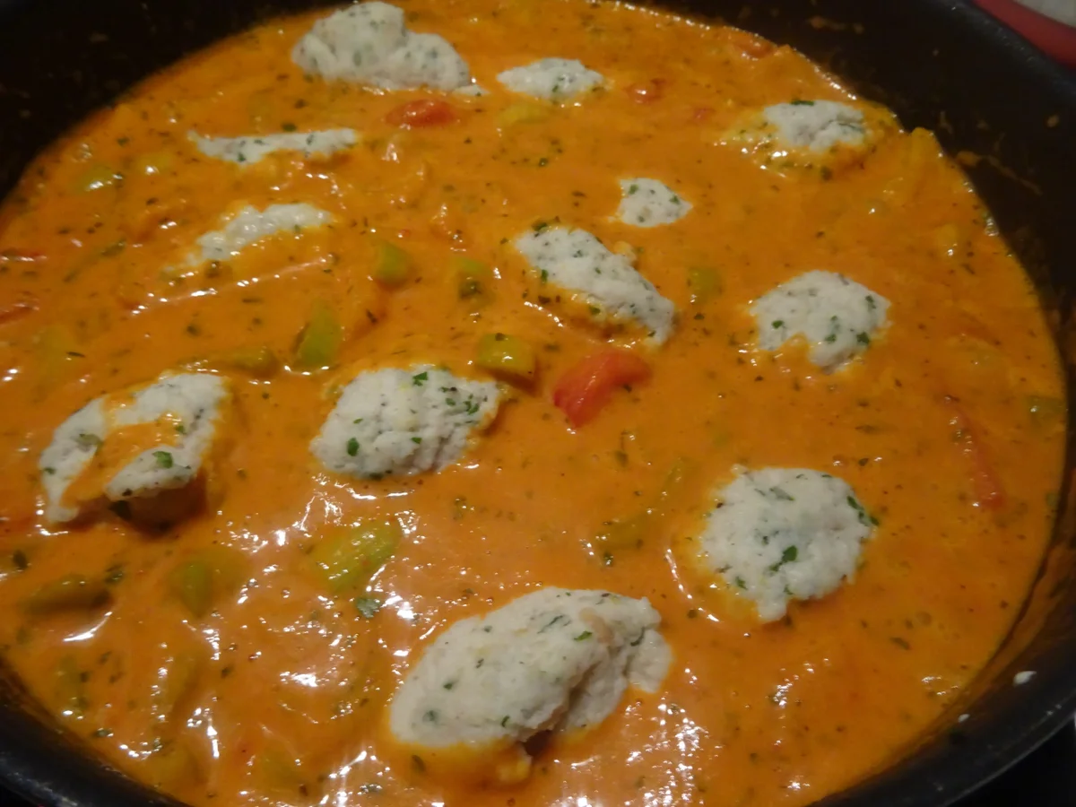 Paprika-Rahm-Gemüse mit Fisch-Klößchen - Rezept - Bild Nr. 3