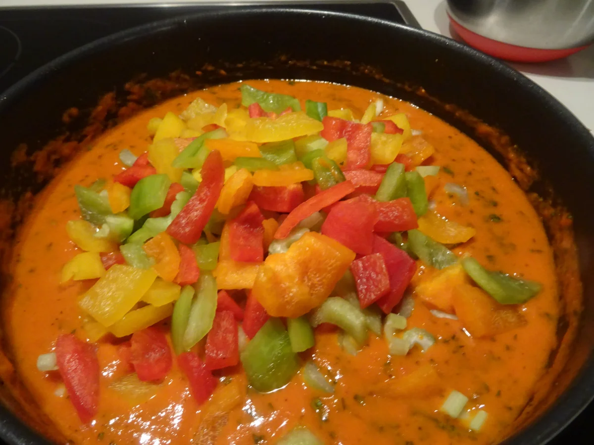 Paprika-Rahm-Gemüse mit Fisch-Klößchen - Rezept - Bild Nr. 4