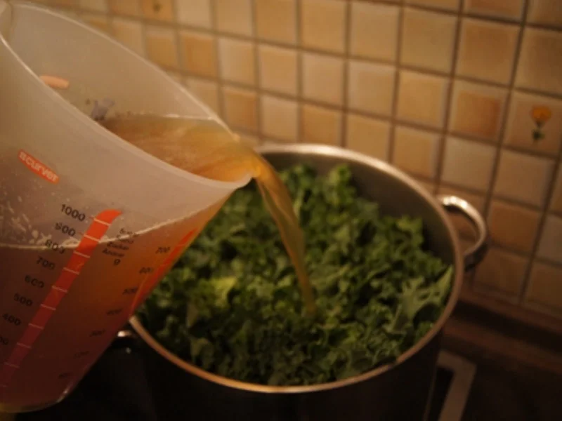 Grünkohl pikant gewürzt mit Brägenwurst, Schweine-braten Prager Art und Kartoffeln - Rezept - Bild Nr. 8