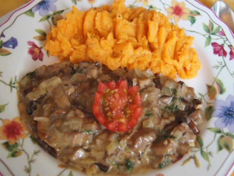 Rezept: Steinpilzpfanne mit Süßkartoffelstampf Bild Nr. 2 Steinpilzpfanne mit Süßkartoffelstampf - Rezept - Bild Nr. 2