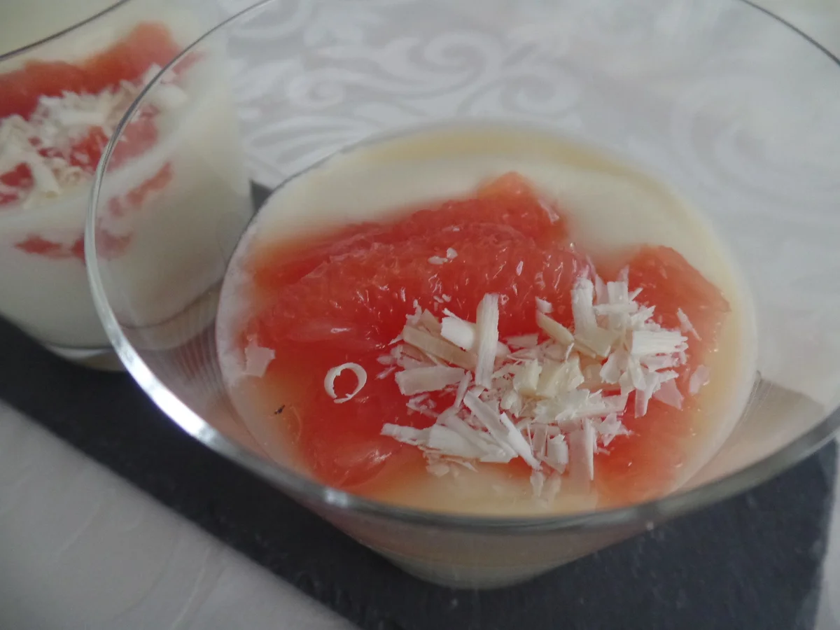 Rezept: Weißer Schokopudding mit Grapefruitkompott Bild Nr. 9556 Weißer Schokopudding mit Grapefruitkompott - Rezept - Bild Nr. 9556
