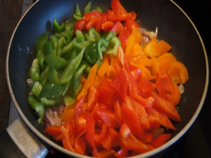 Lachs mit Paprikaschmorgemüse und gelben Basmatireis - Rezept - Bild Nr. 9