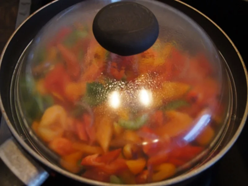 Lachs mit Paprikaschmorgemüse und gelben Basmatireis - Rezept - Bild Nr. 10