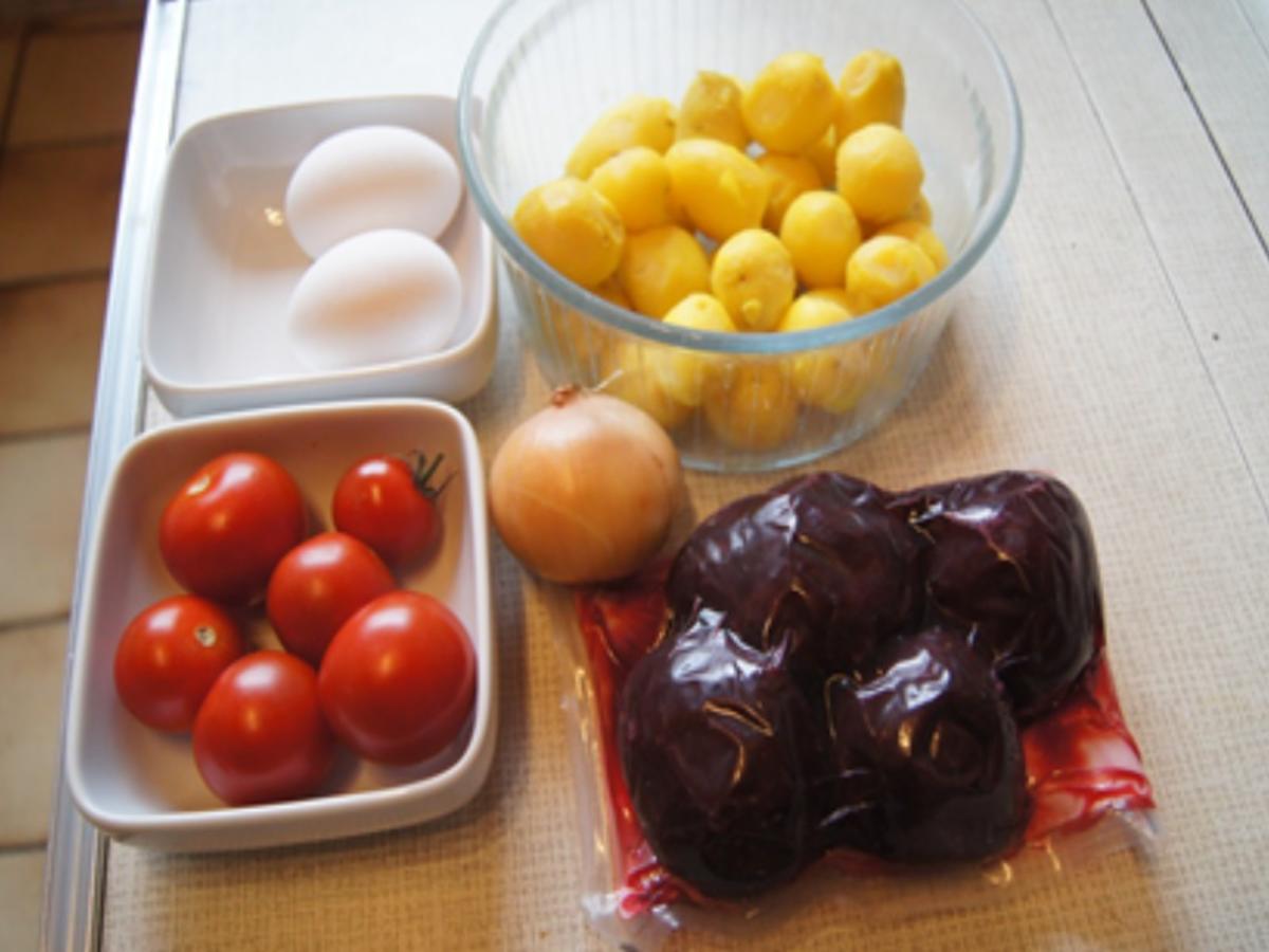 Tomatenrührei mit Rote Bete Salat und Backkartöffelchen - Rezept - Bild Nr. 3