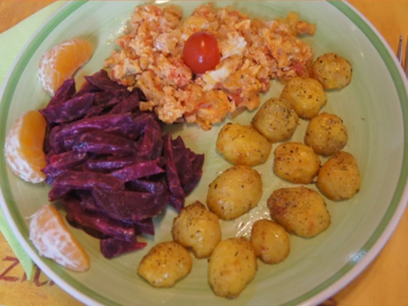 Tomatenrührei mit Rote Bete Salat und Backkartöffelchen - Rezept - Bild Nr. 23