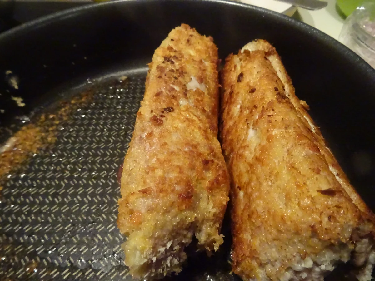 Schweinefilet gefüllt, im Knuspermantel, mit Pflaumen-Portwein-Soße und Parmesanspätzle - Rezept - Bild Nr. 3