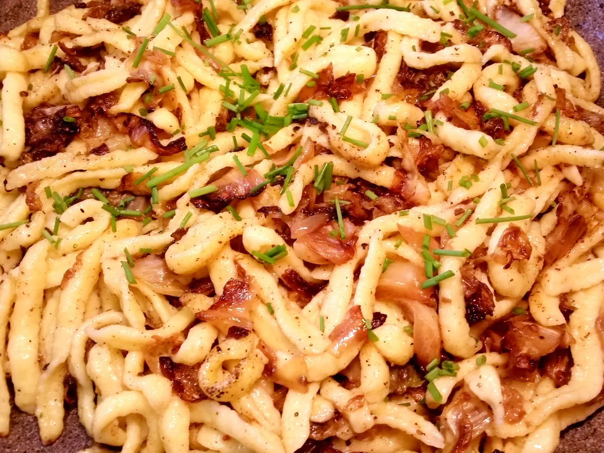 Rezept: gebratener Butter-Spitzkohl, vereint mit Spätzle Bild Nr. 9 gebratener Butter-Spitzkohl, vereint mit Spätzle - Rezept - Bild Nr. 9