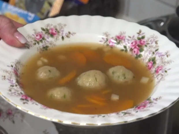 Rinderkraftbrühe mit Markklößchen - Rezept - Bild Nr. 2