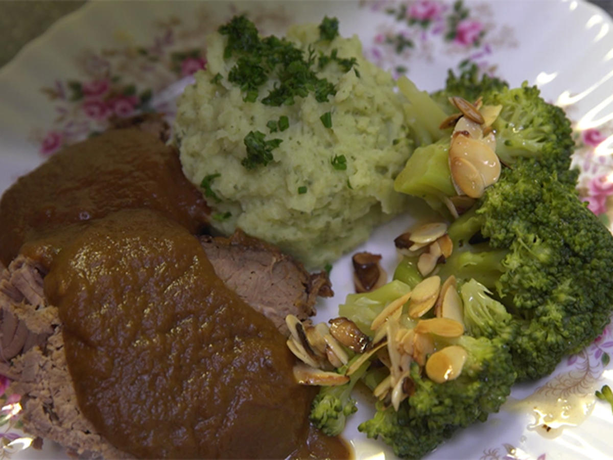Sauerbraten mit Kartoffelpüree - Rezept - kochbar.de