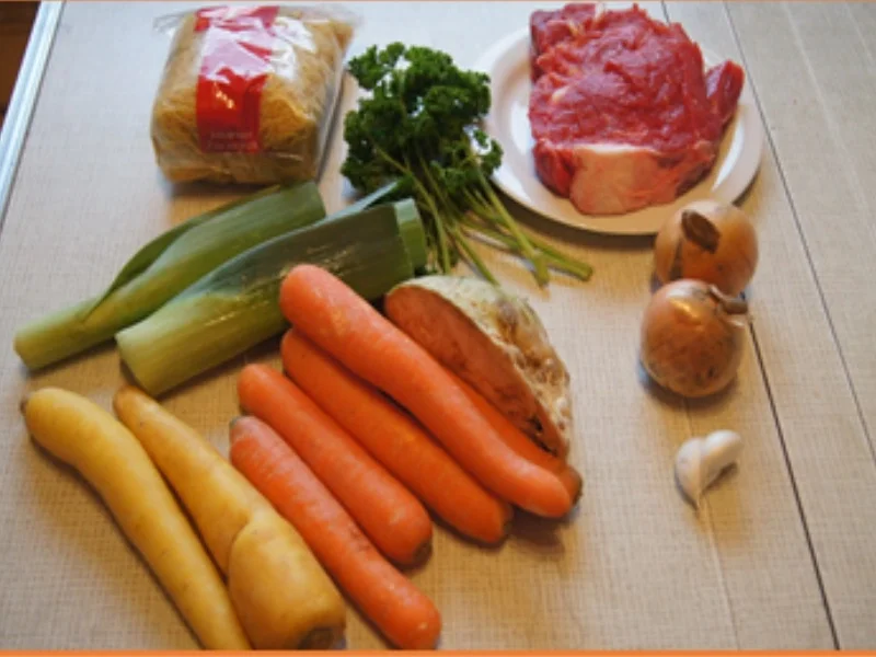 Rezept: Rindfleisch-Möhrenblüten-Suppe Bild Nr. 3 Rindfleisch-Möhrenblüten-Suppe - Rezept - Bild Nr. 3