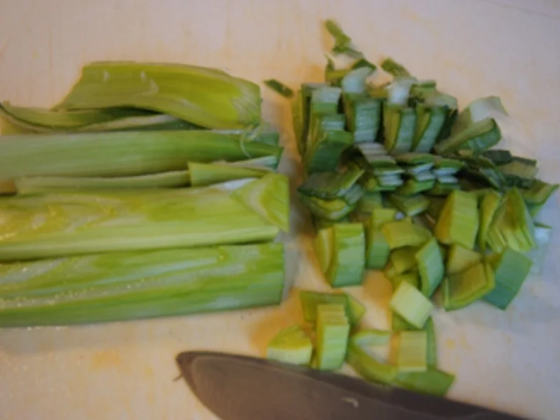Rezept: Rindfleisch-Möhrenblüten-Suppe Bild Nr. 11 Rindfleisch-Möhrenblüten-Suppe - Rezept - Bild Nr. 11
