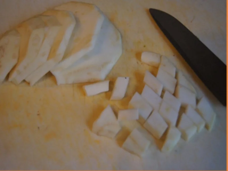 Rezept: Rindfleisch-Möhrenblüten-Suppe Bild Nr. 12 Rindfleisch-Möhrenblüten-Suppe - Rezept - Bild Nr. 12