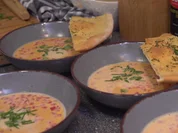 Weiße Tomatencremesuppe mit hausgemachtem Pizzabrot - Rezept - Bild Nr. 2