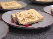 Pistazien Parfait auf rotem Früchtespiegel - Rezept - Bild Nr. 2