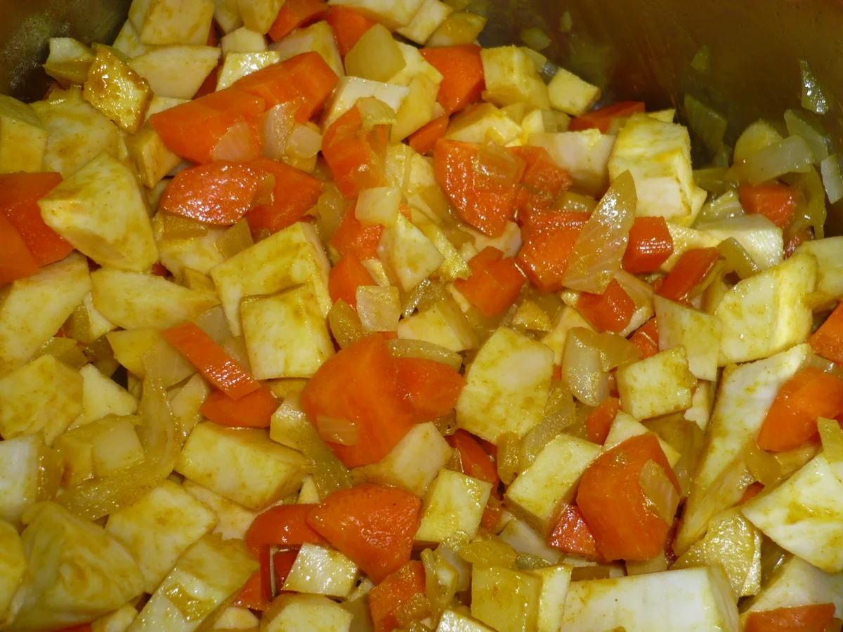 Pastinakensuppe mit Forelle und Birne - Rezept - Bild Nr. 5