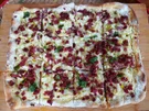 Flammkuchen mit Speck und Zwiebeln - Rezept - Bild Nr. 2