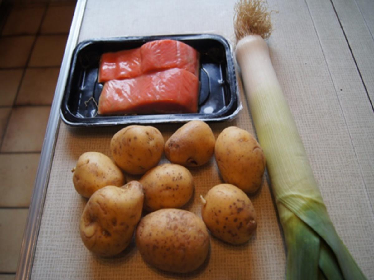 Wildlachs-Filet mit Rahmporree und Kartoffelpilzen - Rezept - Bild Nr. 3