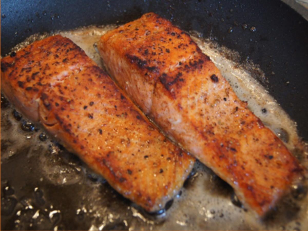 Wildlachs Filet mit Rahmporree und Kartoffelpilzen - einfach - von MausVoh