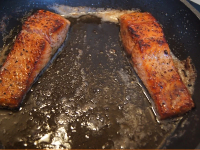 Rezept: Wildlachs-Filet mit Rahmporree und Kartoffelpilzen Bild Nr. 6 Wildlachs-Filet mit Rahmporree und Kartoffelpilzen - Rezept - Bild Nr. 6