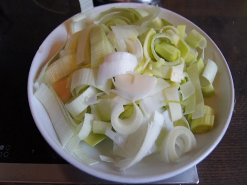 Rezept: Wildlachs-Filet mit Rahmporree und Kartoffelpilzen Bild Nr. 8 Wildlachs-Filet mit Rahmporree und Kartoffelpilzen - Rezept - Bild Nr. 8