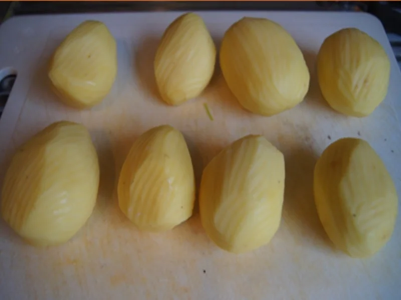 Rezept: Wildlachs-Filet mit Rahmporree und Kartoffelpilzen Bild Nr. 15 Wildlachs-Filet mit Rahmporree und Kartoffelpilzen - Rezept - Bild Nr. 15