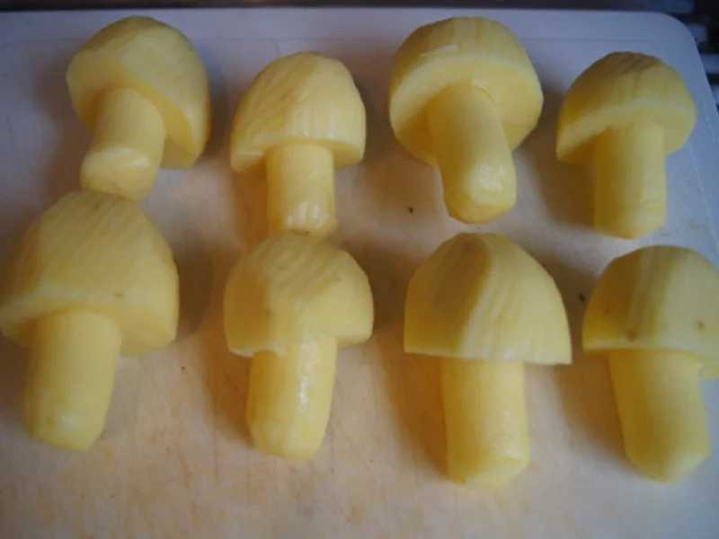 Rezept: Wildlachs-Filet mit Rahmporree und Kartoffelpilzen Bild Nr. 16 Wildlachs-Filet mit Rahmporree und Kartoffelpilzen - Rezept - Bild Nr. 16