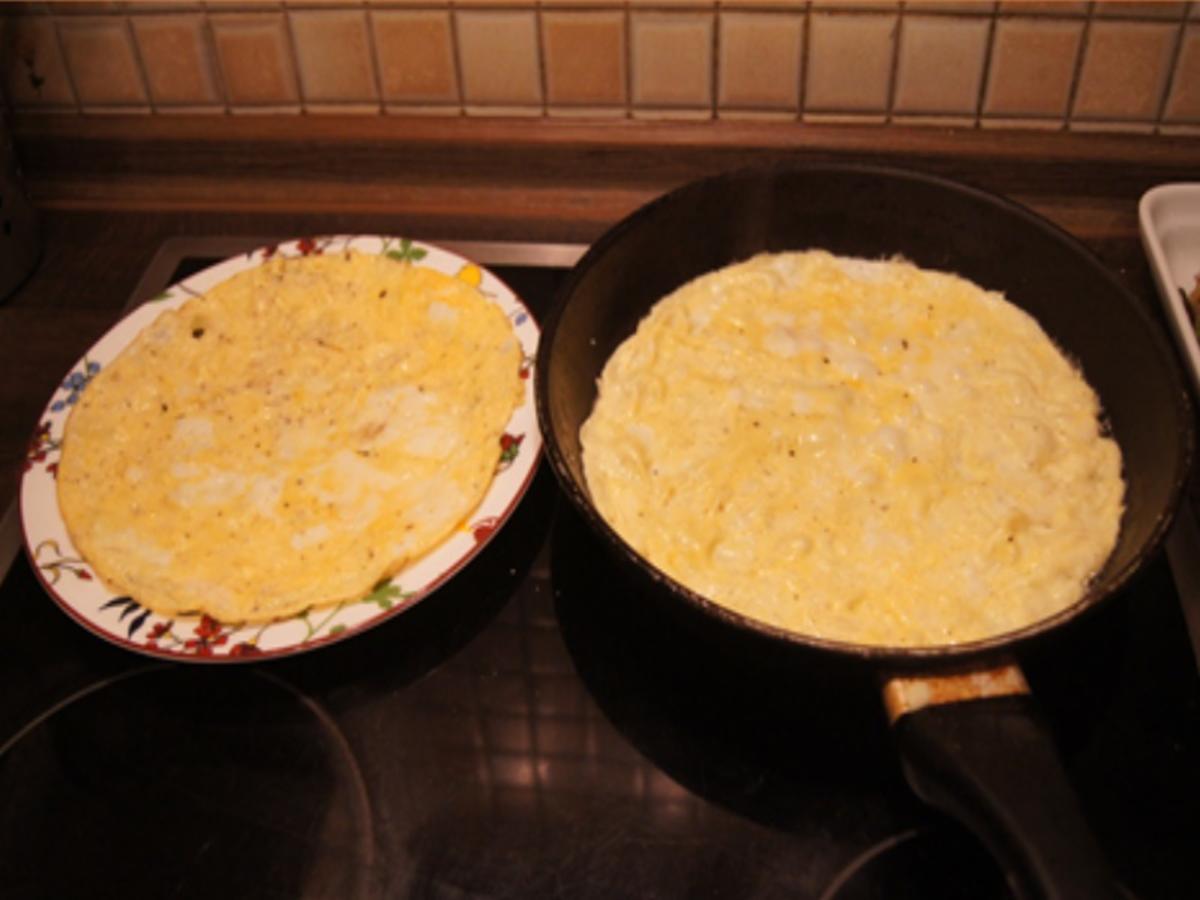 Herzhaftes Omelett mit Champignoneinlage, Feta Käse und Avocado - Rezept - Bild Nr. 4