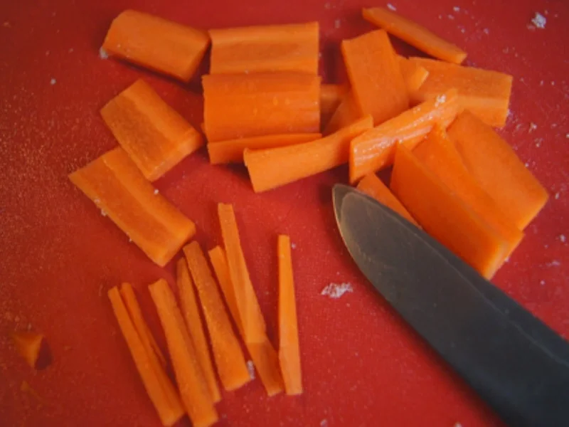 Mie-Nudeln mit Rindfleisch, Ei, Gemüse und Cashew-Nüssen im Wok - Rezept - Bild Nr. 11