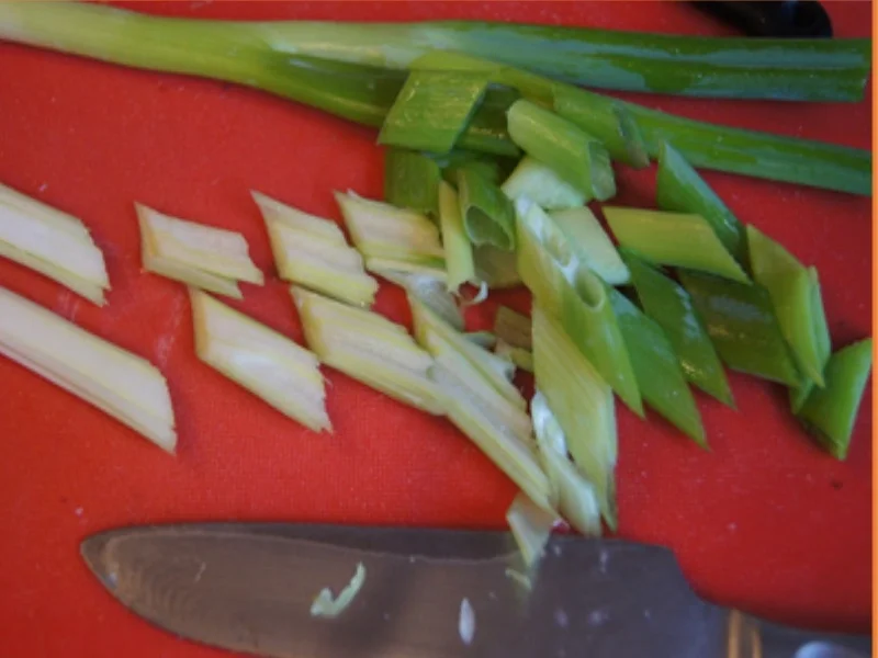 Mie-Nudeln mit Rindfleisch, Ei, Gemüse und Cashew-Nüssen im Wok - Rezept - Bild Nr. 14