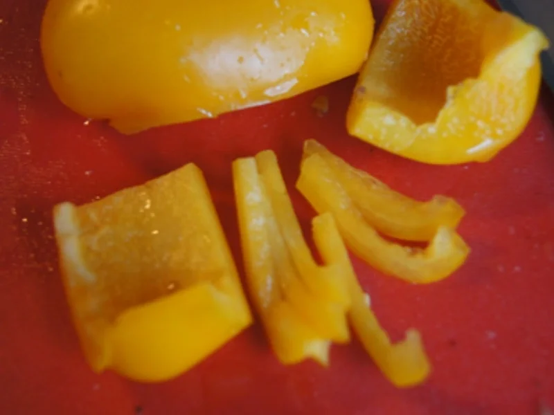 Mie-Nudeln mit Rindfleisch, Ei, Gemüse und Cashew-Nüssen im Wok - Rezept - Bild Nr. 16