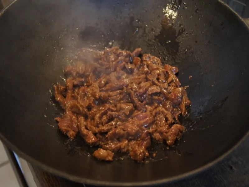 Mie-Nudeln mit Rindfleisch, Ei, Gemüse und Cashew-Nüssen im Wok - Rezept - Bild Nr. 21