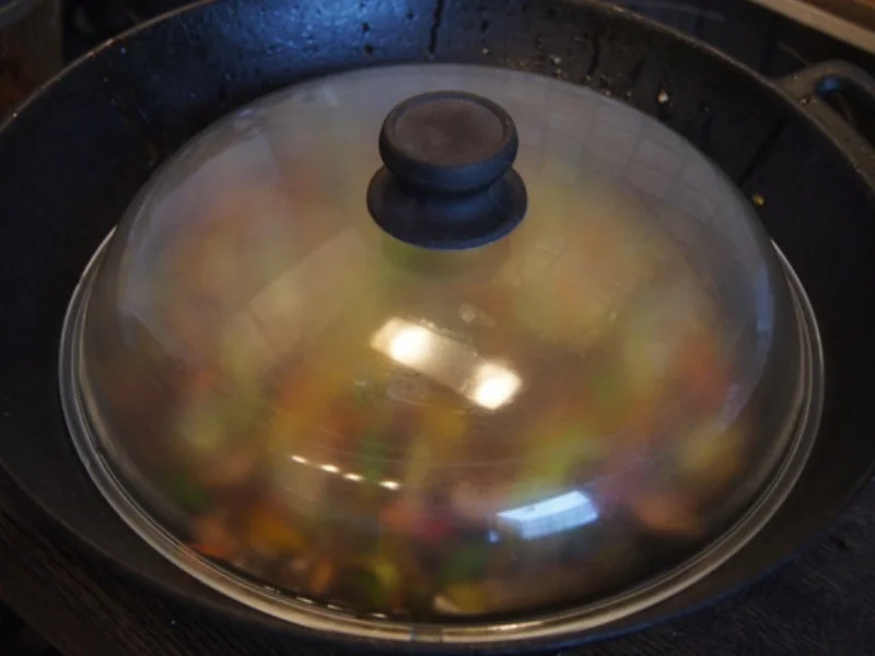 Mie-Nudeln mit Rindfleisch, Ei, Gemüse und Cashew-Nüssen im Wok - Rezept - Bild Nr. 30