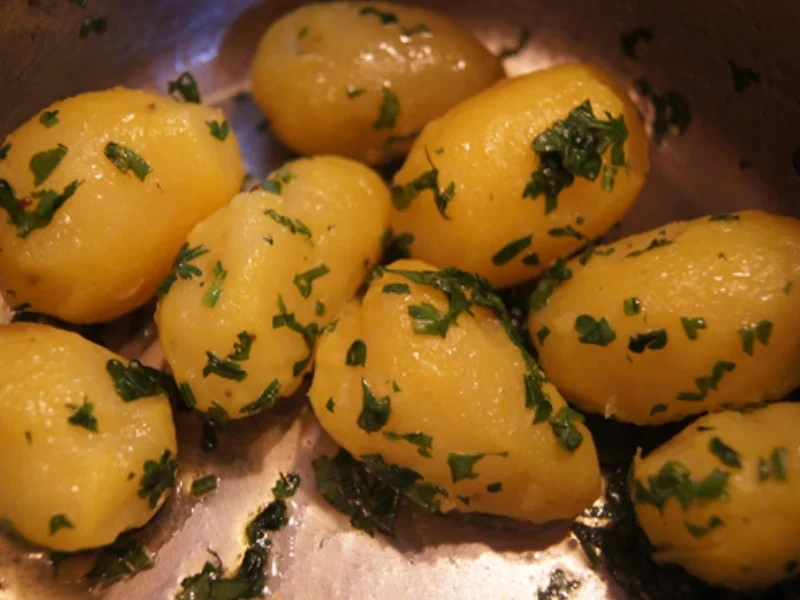 Rezept: Seelachsfilet mit Brokkoli und Drillingen mit Petersilie Bild Nr. 14 Seelachsfilet mit Brokkoli und Drillingen mit Petersilie - Rezept - Bild Nr. 14