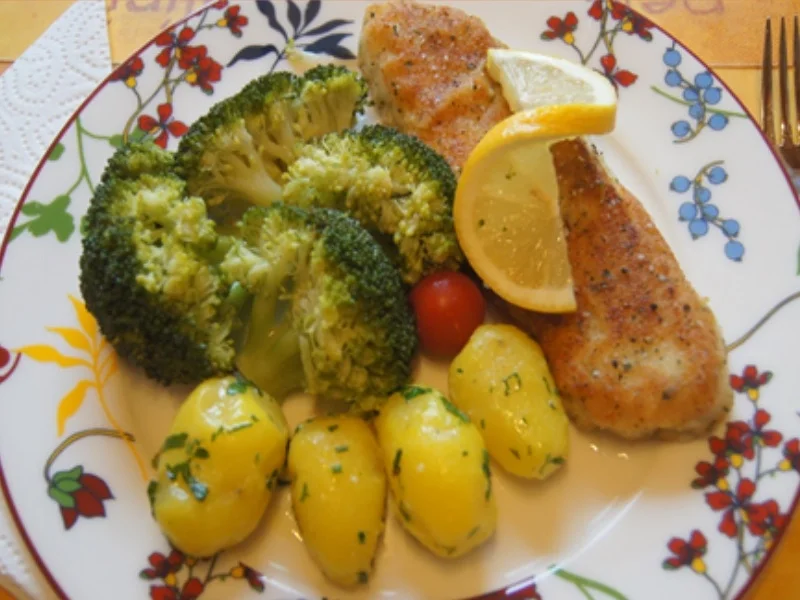 Rezept: Seelachsfilet mit Brokkoli und Drillingen mit Petersilie Bild Nr. 15 Seelachsfilet mit Brokkoli und Drillingen mit Petersilie - Rezept - Bild Nr. 15