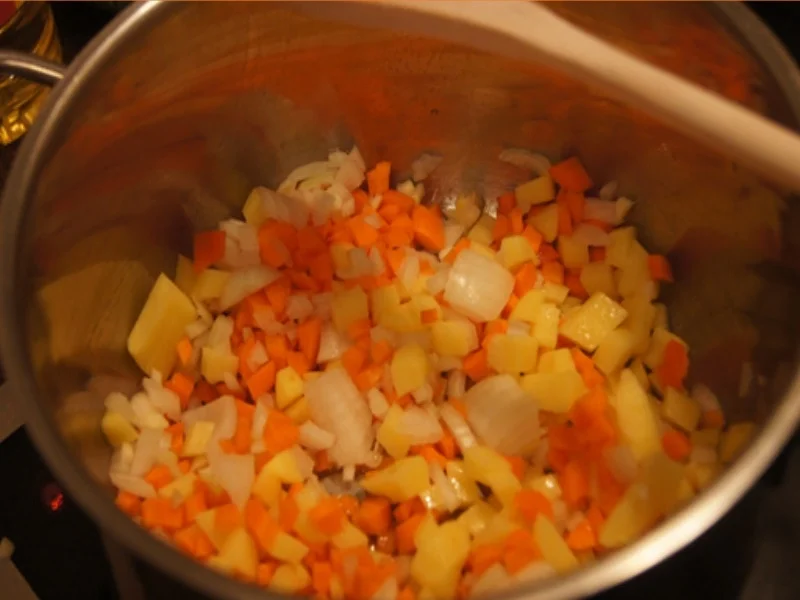 Rezept: Türkische Linsensuppe mit Hackbällchen Bild Nr. 7 Türkische Linsensuppe mit Hackbällchen - Rezept - Bild Nr. 7