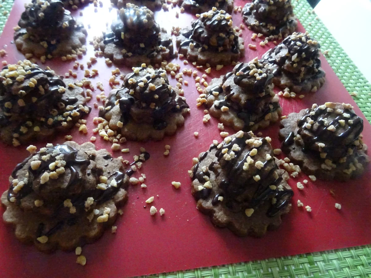 Rezept: Nougat-Terrassen-Plätzchen Bild Nr. 3 Nougat-Terrassen-Plätzchen - Rezept - Bild Nr. 3